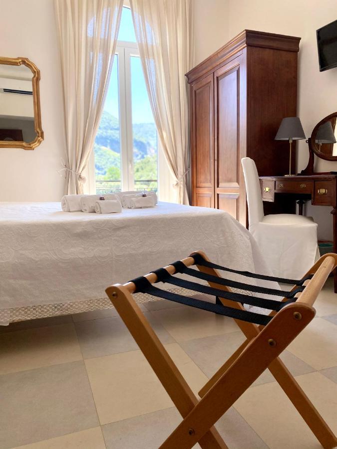 Ca Leon Hotel ลาสเปเซีย ภายนอก รูปภาพ